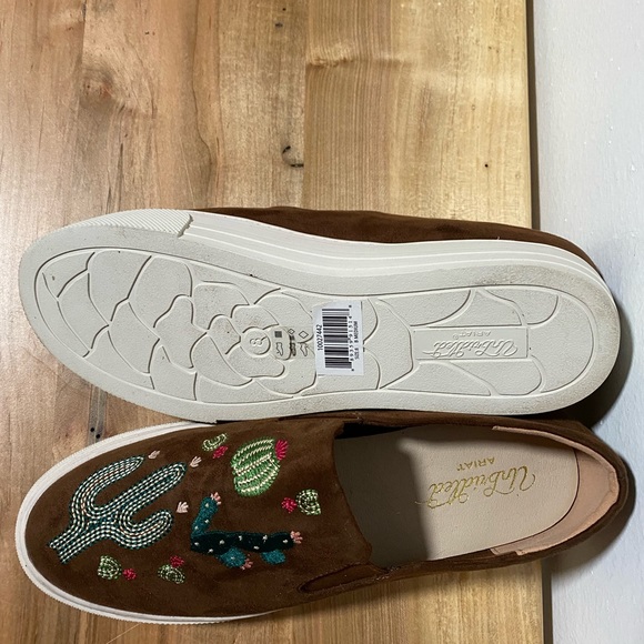 Slip ons - Picture 3 of 3